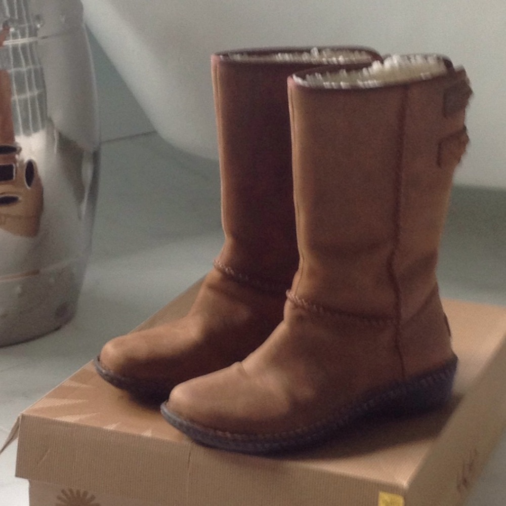 UGG Haywell Boots sz 8 / 7.5